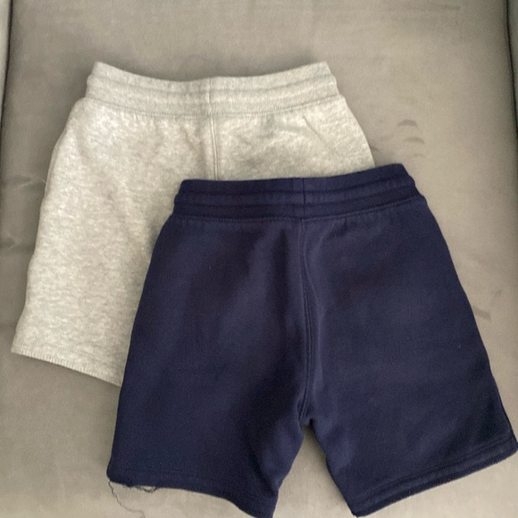 Kids Shorts - GAP size 5 - Picture 2 of 3